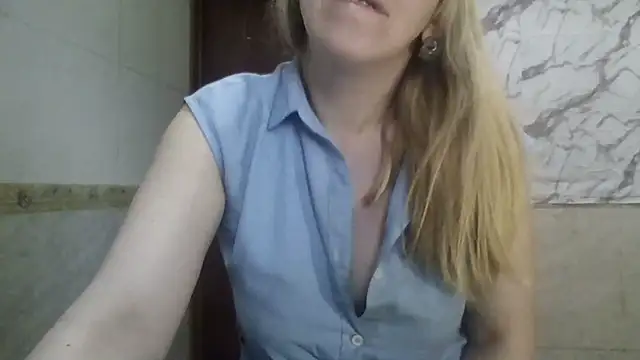 Snapshot of MiyaHottie chatting on 28, 4, 2026 MiyaHottie online show from 28, 4, 2026