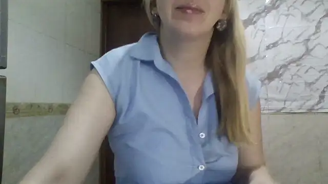 Snapshot of MiyaHottie chatting on 10, 5, 2026 MiyaHottie online show from 10, 5, 2026