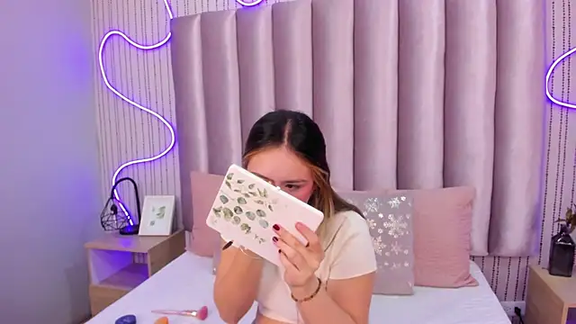 SamanthaPeachss online show from 8, 11, 2025