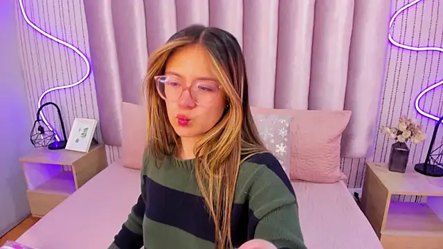 SamanthaPeachss online show from 12, 11, 2025