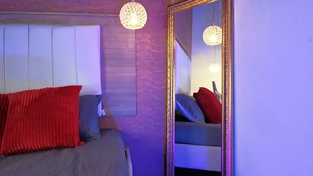 Snapshot of AgnesIvanova chatting on 28, 10, 2025 AgnesIvanova online show from 28, 10, 2025