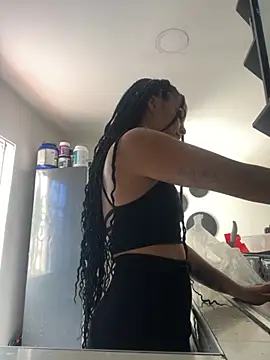 Samara Hadi  online show from 28, 10, 2025