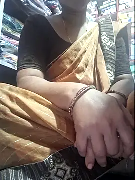 Snapshot of indianhotwife639 chatting on 9, 9, 2025 indianhotwife639 online show from 9, 9, 2025