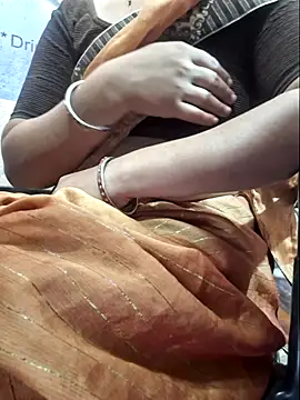 Snapshot of indianhotwife639 chatting on 19, 9, 2025 indianhotwife639 online show from 19, 9, 2025