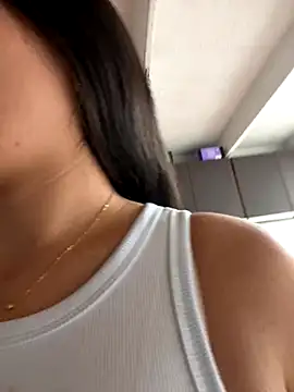 Alyha Cortes online show from 15, 10, 2025