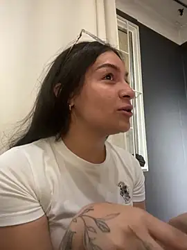 Alyha Cortes online show from 30, 10, 2025