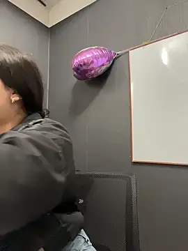 Alyha Cortes online show from 17, 2, 2026