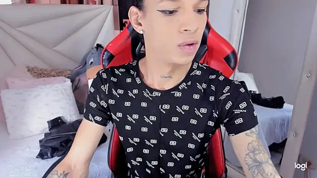 Snapshot of sara_slut21 chatting on 10, 12, 2024 sara slut21 online show from 10, 12, 2024