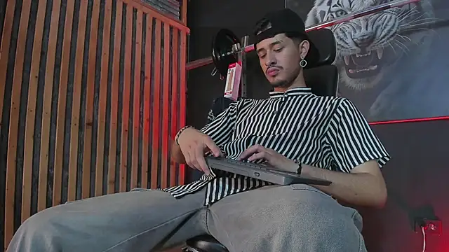 DimitriDeluxe online show from 8, 11, 2025