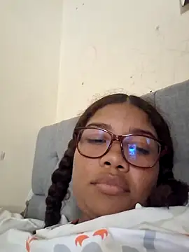 Snapshot of madelene chatting on 4, 2, 2026 madelene online show from 4, 2, 2026