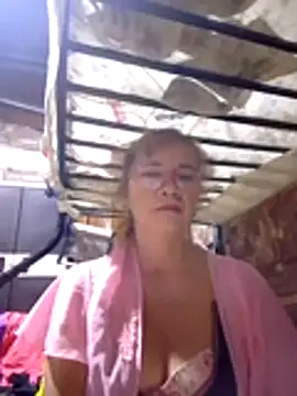 Snapshot of SexyHottMom chatting on 19, 10, 2025 SexyHottMom online show from 19, 10, 2025