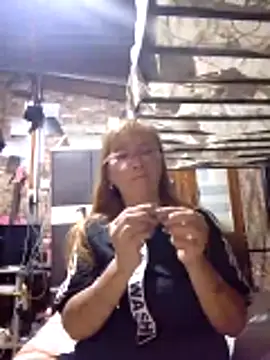 Snapshot of SexyHottMom chatting on 18, 12, 2025 SexyHottMom online show from 18, 12, 2025