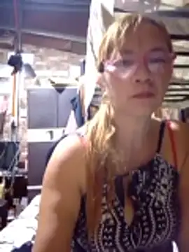 Snapshot of SexyHottMom chatting on 23, 12, 2025 SexyHottMom online show from 23, 12, 2025