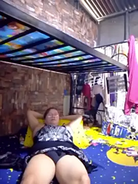 Snapshot of SexyHottMom chatting on 2, 4, 2026 SexyHottMom online show from 2, 4, 2026