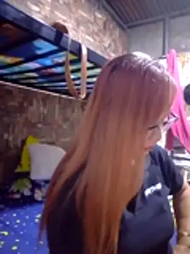 Snapshot of SexyHottMom chatting on 3, 4, 2026 SexyHottMom online show from 3, 4, 2026