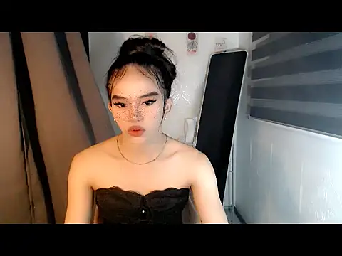 LauraSoHot online show from 24, 11, 2025