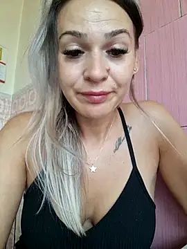 Snapshot of iSelena chatting on 9, 9, 2025 iSelena online show from 9, 9, 2025
