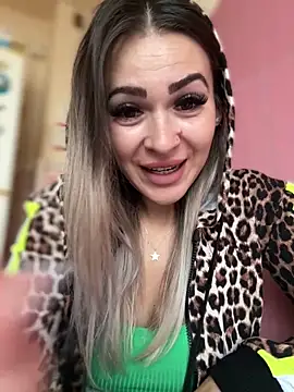 iSelena online show from 17, 10, 2025