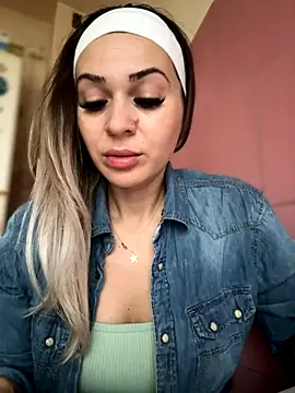 iSelena online show from 13, 11, 2025