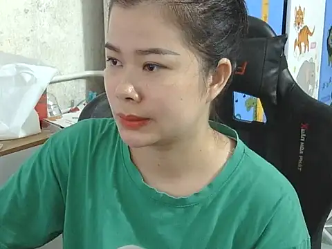 Snapshot of suri- chatting on 10, 9, 2025 suri- online show from 10, 9, 2025