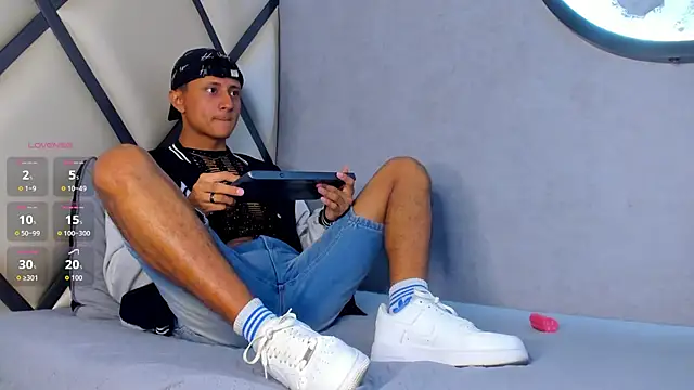  Leohot  online show from 14, 9, 2025