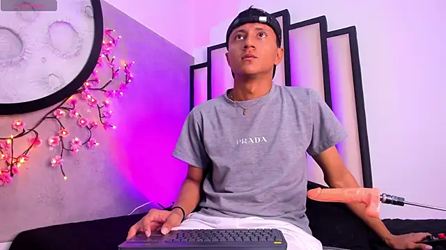  Leohot  online show from 18, 10, 2025