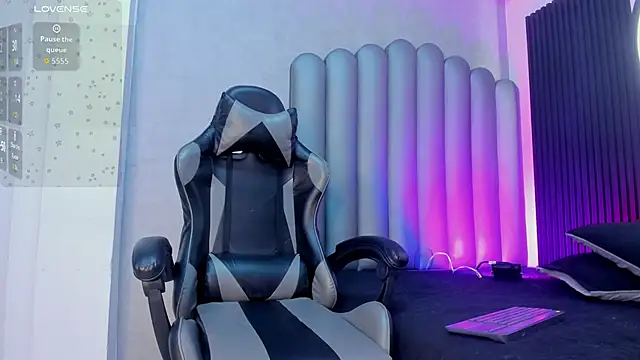  Leohot  online show from 30, 10, 2025