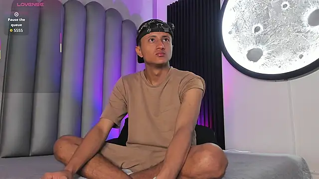  Leohot  online show from 22, 11, 2025