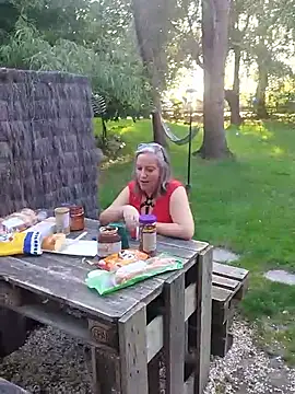 Feelineducentre online show from 19, 9, 2025