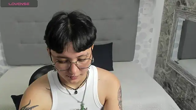 emahills  axelrose online show from 12, 9, 2025