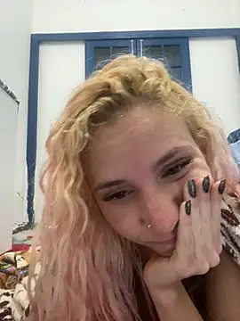 Snapshot of Bruna551 chatting on 3, 10, 2025 Bruna551 online show from 3, 10, 2025