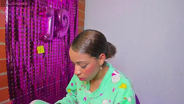 Snapshot of yumi_hanna chatting on 23, 9, 2025 yumi hanna online show from 23, 9, 2025