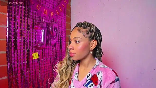 Snapshot of yumi_hanna chatting on 3, 10, 2025 yumi hanna online show from 3, 10, 2025