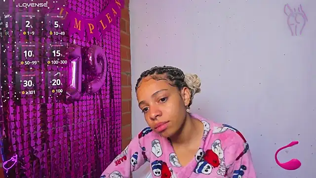 Snapshot of yumi_hanna chatting on 5, 10, 2025 yumi hanna online show from 5, 10, 2025