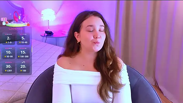 Snapshot of VelvetVixenCute chatting on 5, 10, 2025 VelvetVixenCute online show from 5, 10, 2025