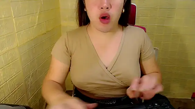 Snapshot of xUrDreamSlutWhore chatting on 4, 11, 2025 xUrDreamSlutWhore online show from 4, 11, 2025