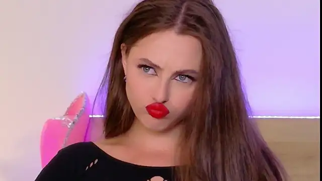 Snapshot of Sienna_Voss chatting on 4, 10, 2025 Sienna Voss online show from 4, 10, 2025