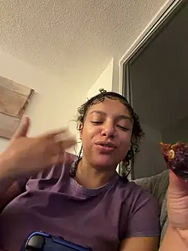 Snapshot of allybluee777 chatting on 4, 4, 2026 allybluee777 online show from 4, 4, 2026