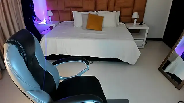 Catti Brie online show from 1, 10, 2025