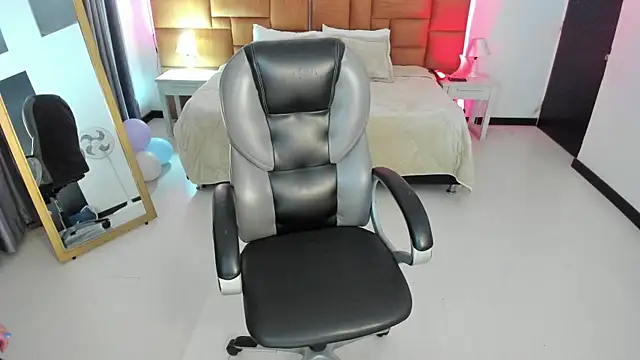Catti Brie online show from 25, 4, 2026