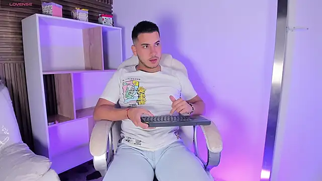 Axel grey  online show from 17, 10, 2025