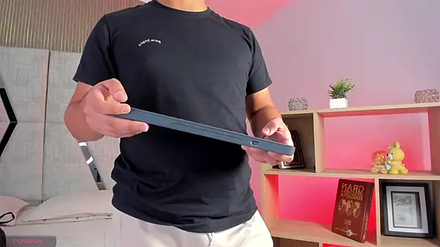 Snapshot of Axel_grey_ chatting on 4, 4, 2026 Axel grey online show from 4, 4, 2026