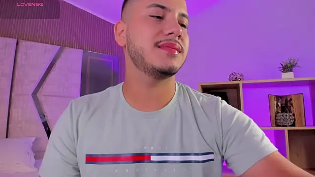 Snapshot of Axel_grey_ chatting on 21, 4, 2026 Axel grey online show from 21, 4, 2026