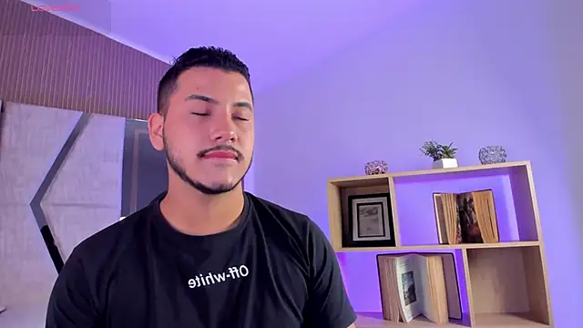 Snapshot of Axel_grey_ chatting on 5, 5, 2026 Axel grey online show from 5, 5, 2026