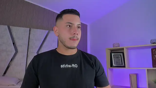 Snapshot of Axel_grey_ chatting on 26, 5, 2026 Axel grey online show from 26, 5, 2026