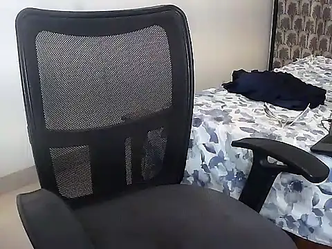 Snapshot of Cynthia011 chatting on 23, 10, 2025 Cynthia011 online show from 23, 10, 2025