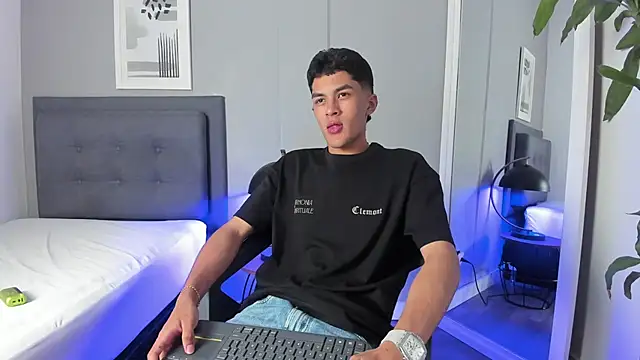 Snapshot of Tylerffoxx chatting on 23, 9, 2025 Tylerffoxx online show from 23, 9, 2025