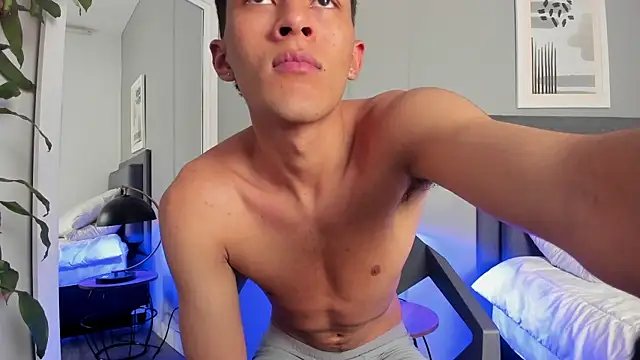 Snapshot of Tylerffoxx chatting on 11, 10, 2025 Tylerffoxx online show from 11, 10, 2025