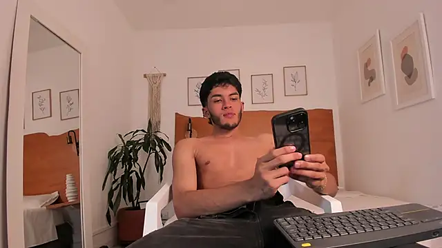 Tylerffoxx online show from 27, 6, 2026