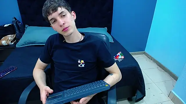 Snapshot of Jheampiiero chatting on 28, 10, 2025 Jheampiiero online show from 28, 10, 2025